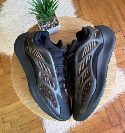 Adidas Yeezy 700 V3 Clay Brown