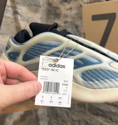 Adidas Yeezy 700 V3 Kyanit Sneakers