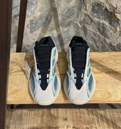 Adidas Yeezy 700 V3 Kyanit Sneakers