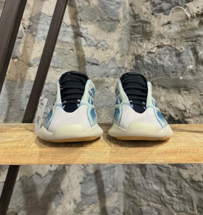 Adidas Yeezy 700 V3 Kyanit Sneakers