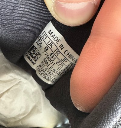 Adidas Yeezy 700 V3 Kyanit Sneakers