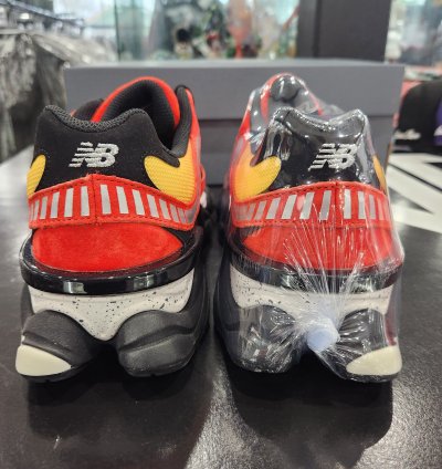 New Balance Dtlr 9060 Fire Sign