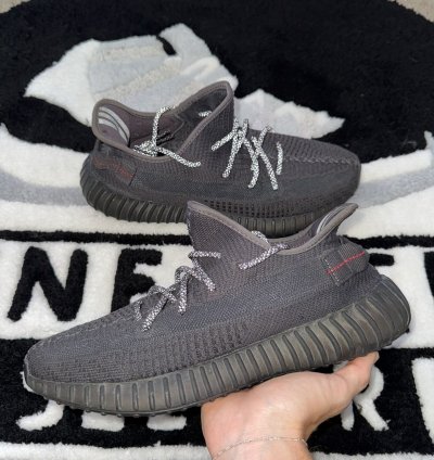 Adidas Yeezy Boost 350 V2 Black Non-reflective size 10