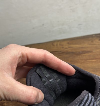 Adidas Yeezy Boost 350 V2 Carbon