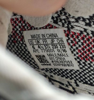Adidas Yeezy Boost 350 V2 Zebra Sneakers