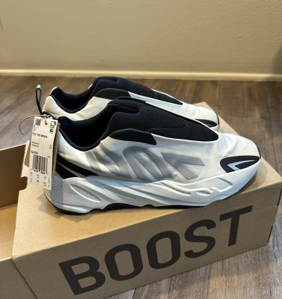 Adidas Yeezy Boost 700 Mnvn Analog
