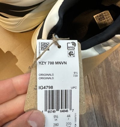Adidas Yeezy Boost 700 Mnvn Analog