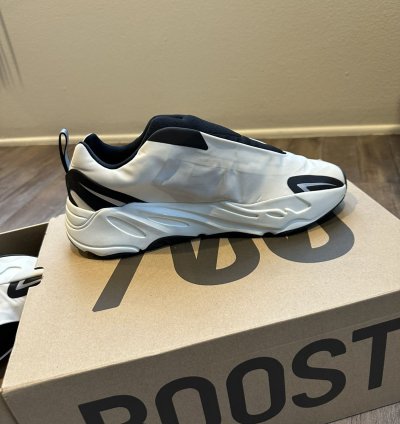 Adidas Yeezy Boost 700 Mnvn Analog