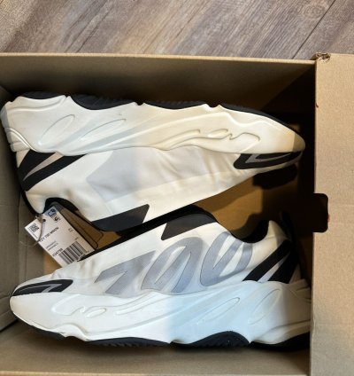 Adidas Yeezy Boost 700 Mnvn Analog