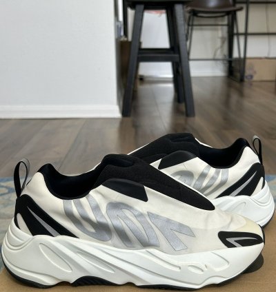 Adidas Yeezy Boost 700 Mnvn Laceless Analog
