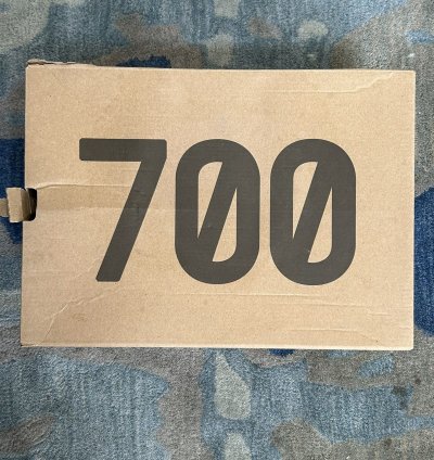 Adidas Yeezy Boost 700 Mnvn Laceless Analog
