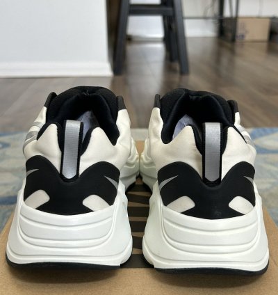 Adidas Yeezy Boost 700 Mnvn Laceless Analog