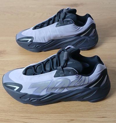 Adidas Yeezy Boost 700 Mnvn Sneakers