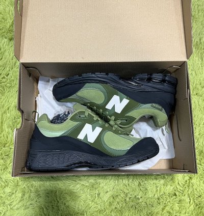 New Balance The Basement 2002r
