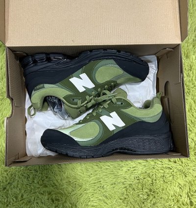 New Balance The Basement 2002r