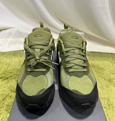 New Balance The Basement 2002r