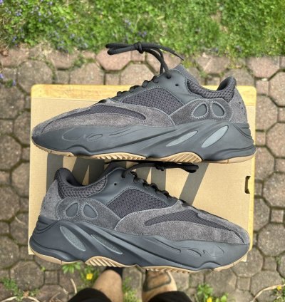 Adidas Yeezy Boost 700 Utility Black Sz 11