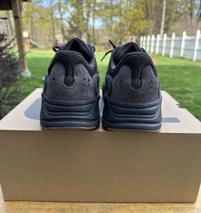 Adidas Yeezy Boost 700 Utility Black Sz 11