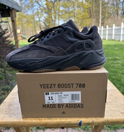 Adidas Yeezy Boost 700 Utility Black Sz 11