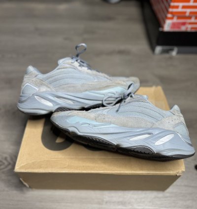 Adidas Yeezy Boost 700 V2 - Hospital Blue 2019