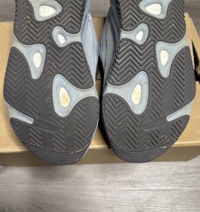 Adidas Yeezy Boost 700 V2 - Hospital Blue 2019