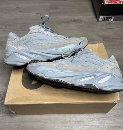 Adidas Yeezy Boost 700 V2 - Hospital Blue 2019