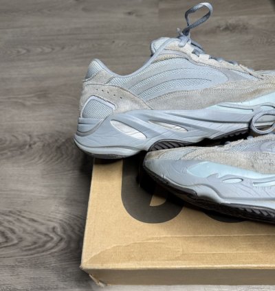 Adidas Yeezy Boost 700 V2 - Hospital Blue 2019