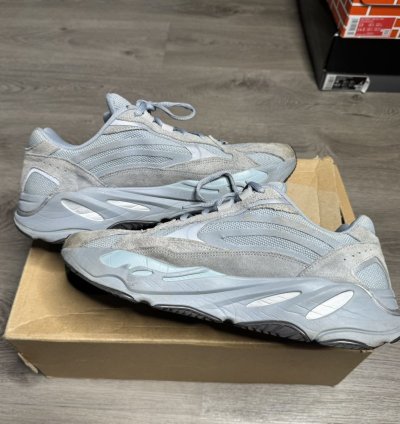 Adidas Yeezy Boost 700 V2 - Hospital Blue 2019