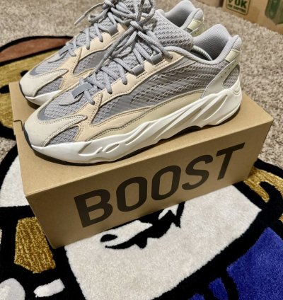 Adidas Yeezy Boost 700 V2 Cream