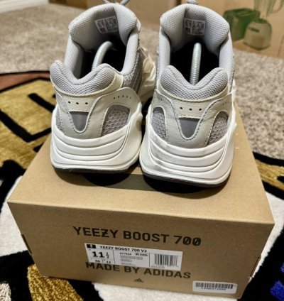 Adidas Yeezy Boost 700 V2 Cream