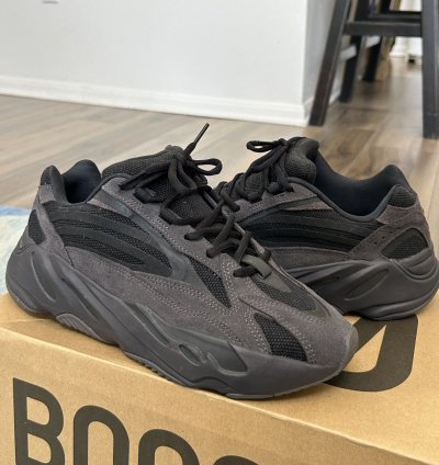 Adidas Yeezy Boost 700 V2 Vanta