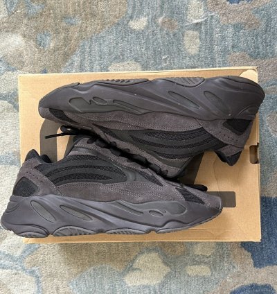 Adidas Yeezy Boost 700 V2 Vanta