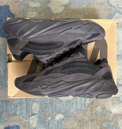 Adidas Yeezy Boost 700 V2 Vanta