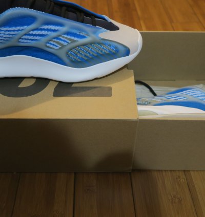 Adidas Yeezy Boost 700 V3 Azareth With Box Sneakers Size 11