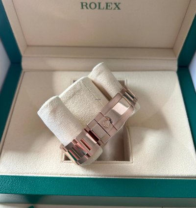 Rolex Gmt-master Ii Rootbeer Or Rose Full Set Tat Neuf