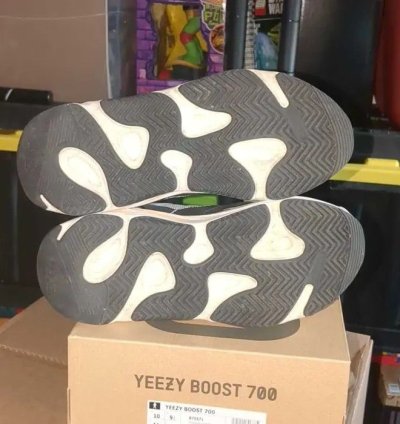 Adidas Yeezy Boost 700 Wave Runner Size 10 Us Men Box