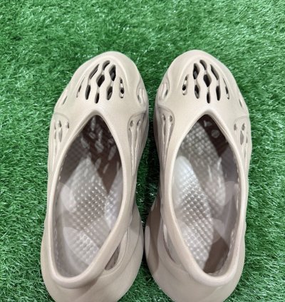 Adidas Yeezy Foam Rnr Stone Taupe
