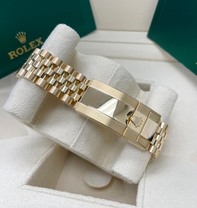 Rolex Gmt-master Ii Unworn 126718 Gmt-master Ii 18k Yellow Gold 40mm Black Dial Jubilee Bracelet
