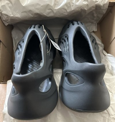Adidas Yeezy Foam Runners Carbon