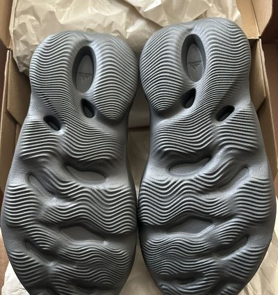 Adidas Yeezy Foam Runners Carbon