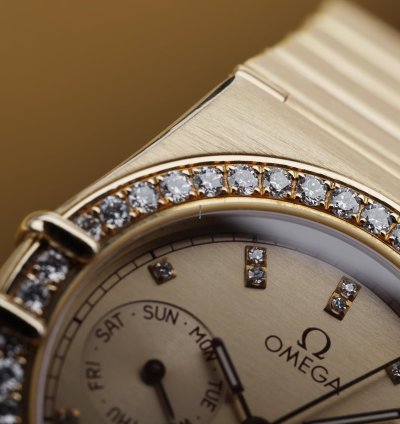 Omega Constellation Day-date Gold Diamond Dial And Bezel 18k Yellow Gold 33mm