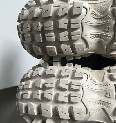 Balenciaga Defender Bouncer Sneaker