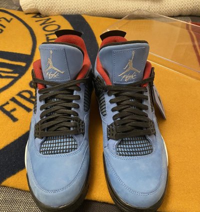 Travis Scott Jordan 4 Retros