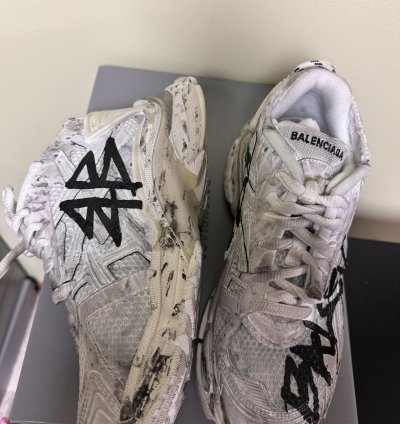 Balenciaga Low Top Runner Graffiti