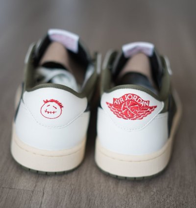 Travis Scott Medium Olive