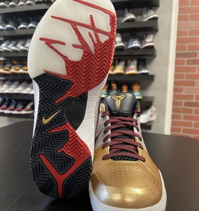 Size 10 - Nike Kobe 4 Protro Gold Medal fq3544-100 Men