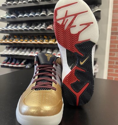 Size 10 - Nike Kobe 4 Protro Gold Medal fq3544-100 Men