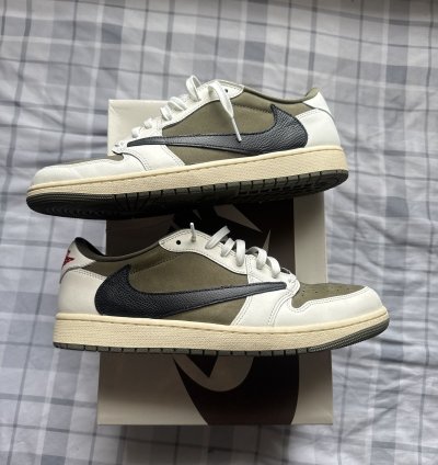 Travis Scott Reverse Olive Jordan 1s
