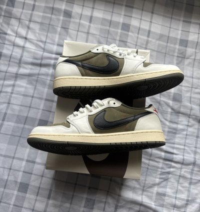 Travis Scott Reverse Olive Jordan 1s