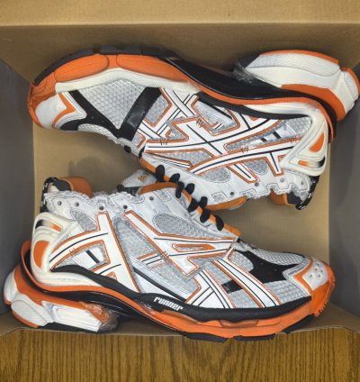 Balenciaga Runner Sneaker orange Black